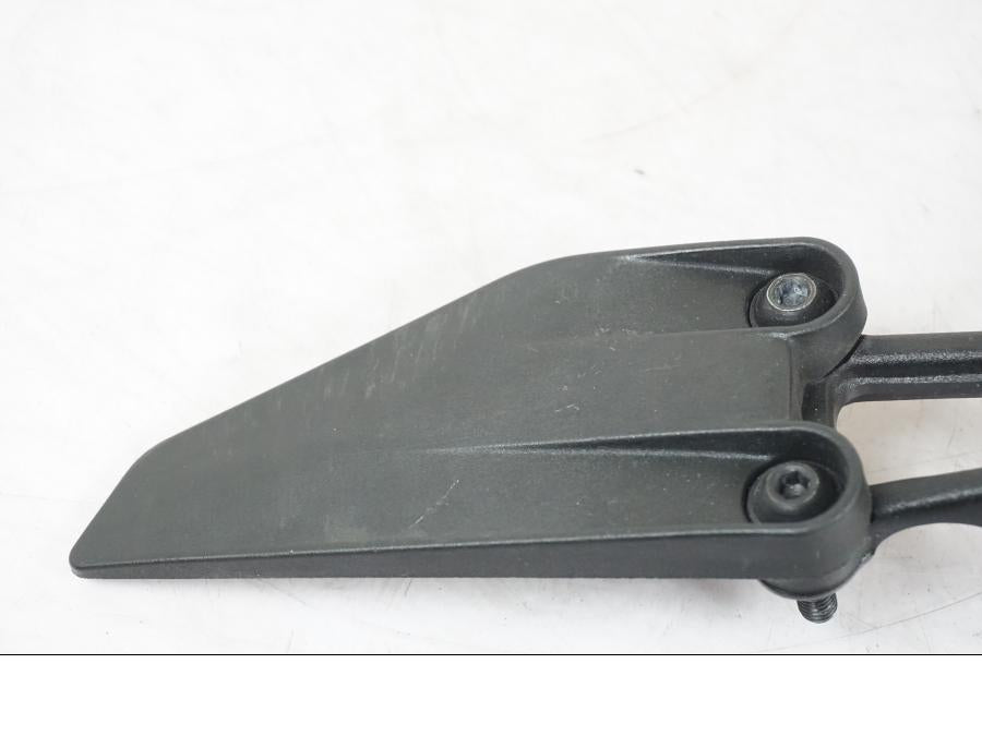 Baksidan på Fotpinnefäste från en KTM 390 Duke -2018 motorcykel.