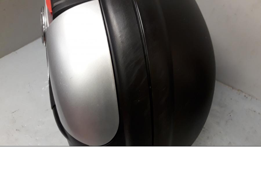 Snett uppifrån på Sidoväska från en Suzuki DL 1000 -2008 motorcykel.