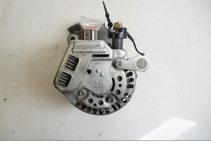 Höger sida på Generator från en BMW K 1200 S -2007 motorcykel.