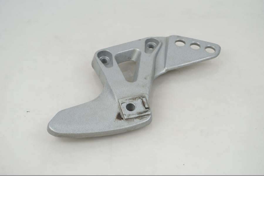 Framsidan på Fotpinnefäste från en BMW F 650 -1998 motorcykel.