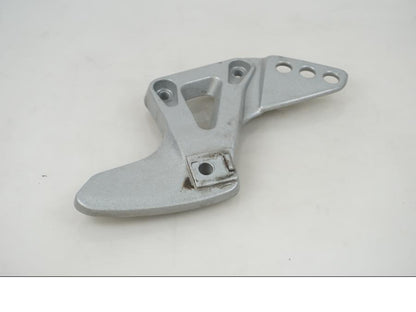 Framsidan på Fotpinnefäste från en BMW F 650 -1998 motorcykel.