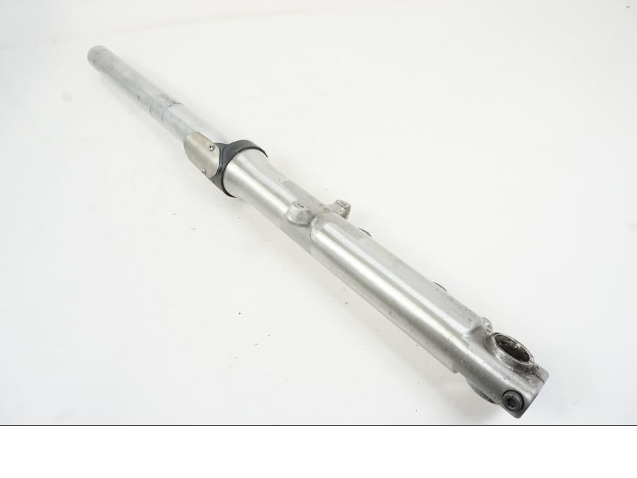 Baksidan på Gaffelben från en Yamaha BT 1100 -2003 motorcykel.