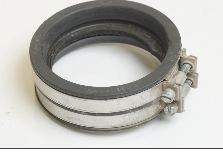 Baksidan på Insugsgummi från en KTM 1190 Adventure -2015 motorcykel.