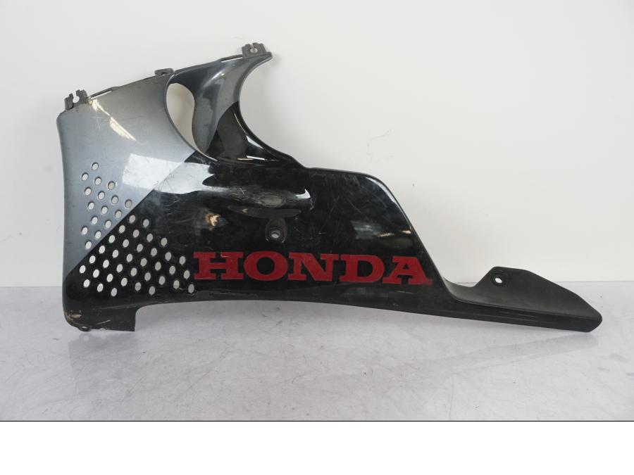 Framsidan på Magkåpa från en Honda CBR 900 RR -1995 motorcykel.