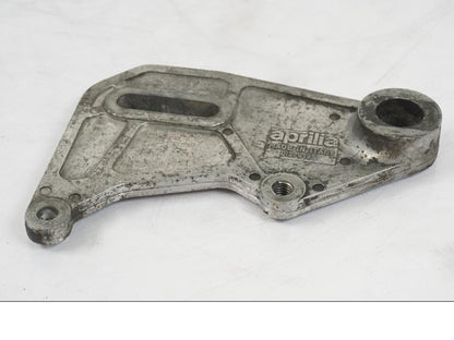 Baksidan på Bromsoksfäste från en Aprilia RS 125 -2000 motorcykel.