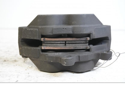 Höger sida på Bromsok från en Suzuki SV 1000 -2005 motorcykel.