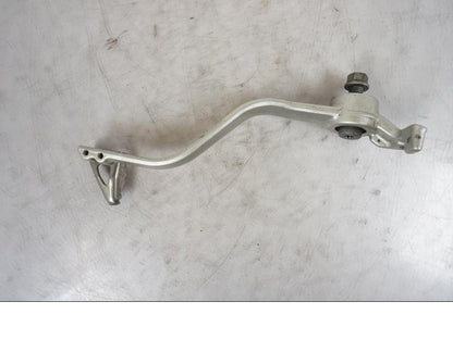 Snett uppifrån på Bromspedal från en KTM 690 Duke -2014 motorcykel.