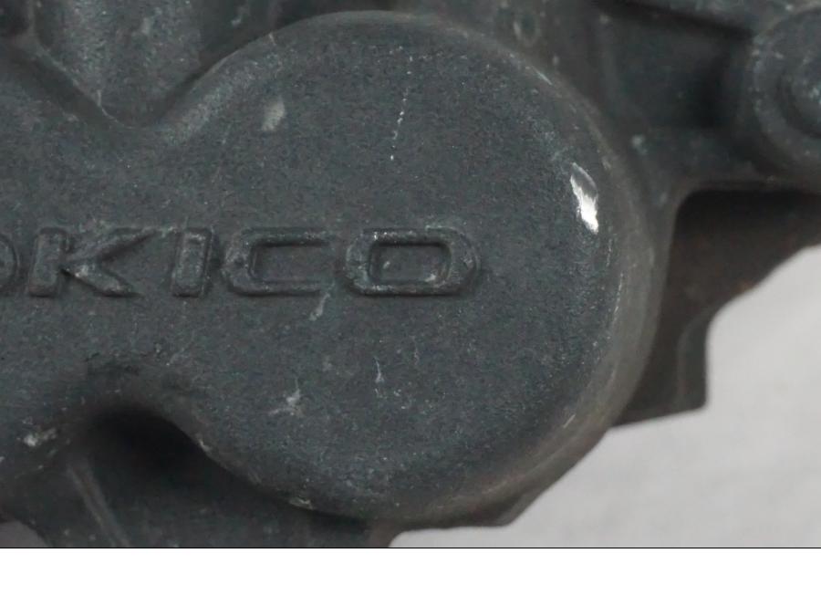 Baksidan på Bromsok från en Kawasaki ER-6N ABS -2010 motorcykel.