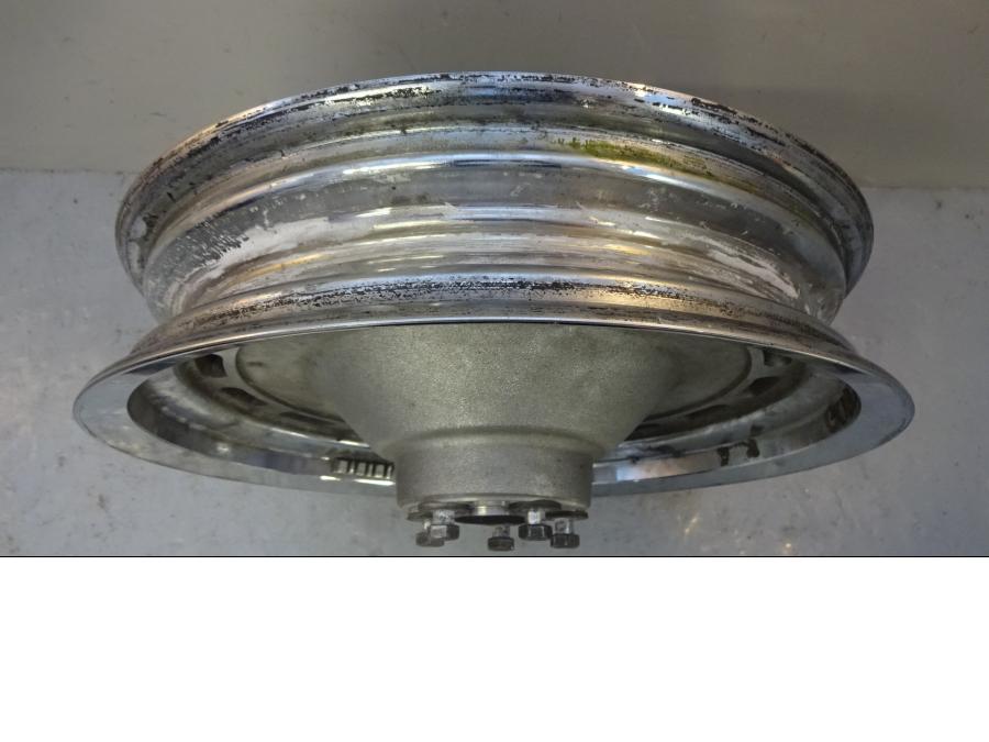 Höger sida på Fälg från en H-D Sportster 1200 XL1200C -1999 motorcykel.