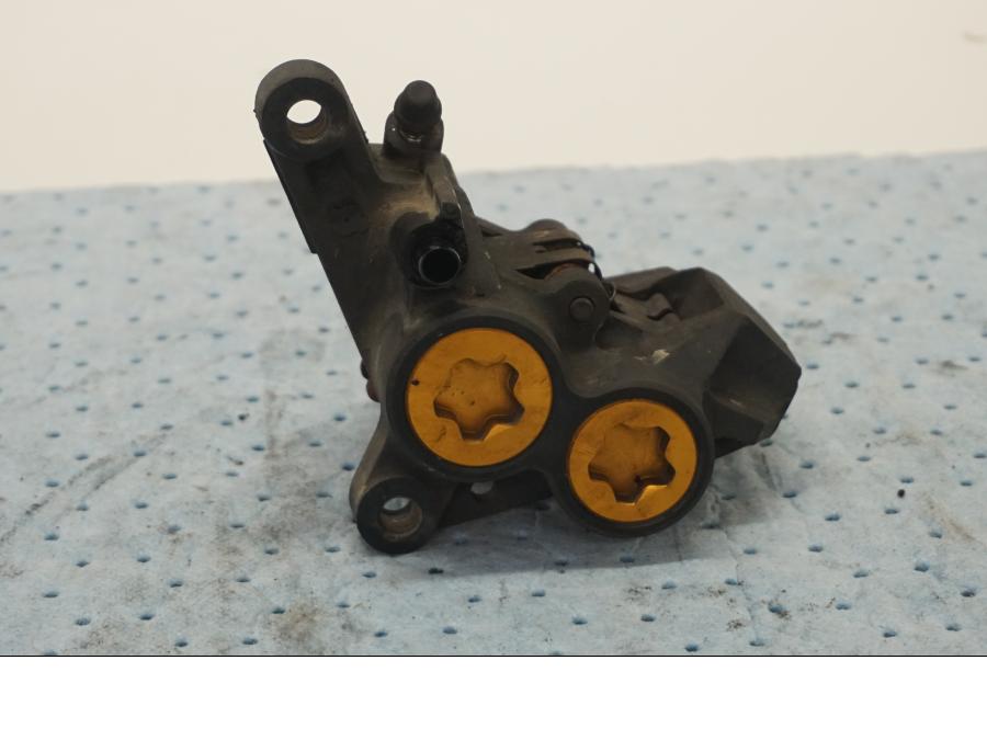 Framsidan på Bromsok från en Yamaha YZF 1000 R1 -2003 motorcykel.