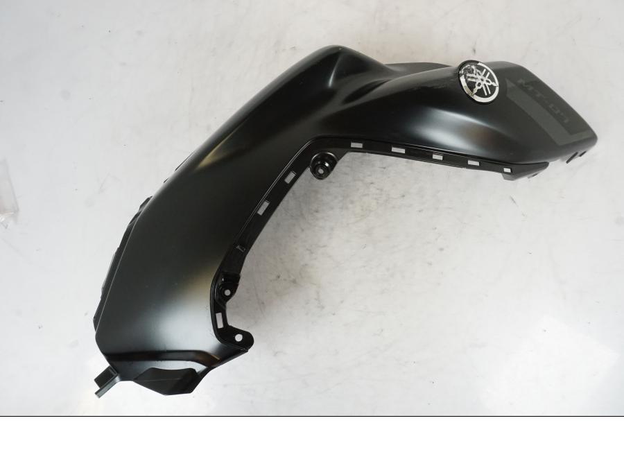 Framsidan på Tankkåpa från en Yamaha MT-07 -2022 motorcykel.