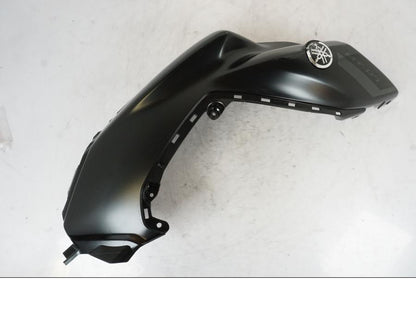 Framsidan på Tankkåpa från en Yamaha MT-07 -2022 motorcykel.