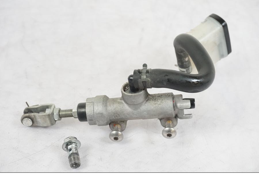 Framsidan på Bromshuvudcylinder från en Suzuki GSX-R 750 -2006 motorcykel.