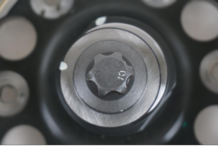 Vänster sida på Motordelar från en BMW F 850 GS -2019 motorcykel.