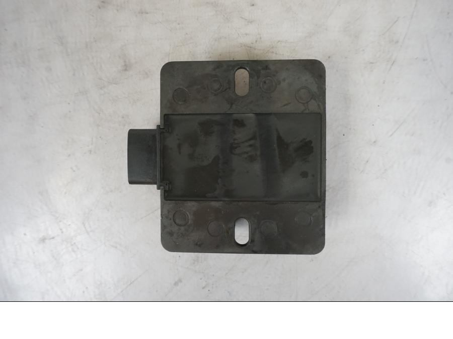 Snett nerifrån på Likriktare från en Kawasaki Versys 650 -2014 motorcykel.