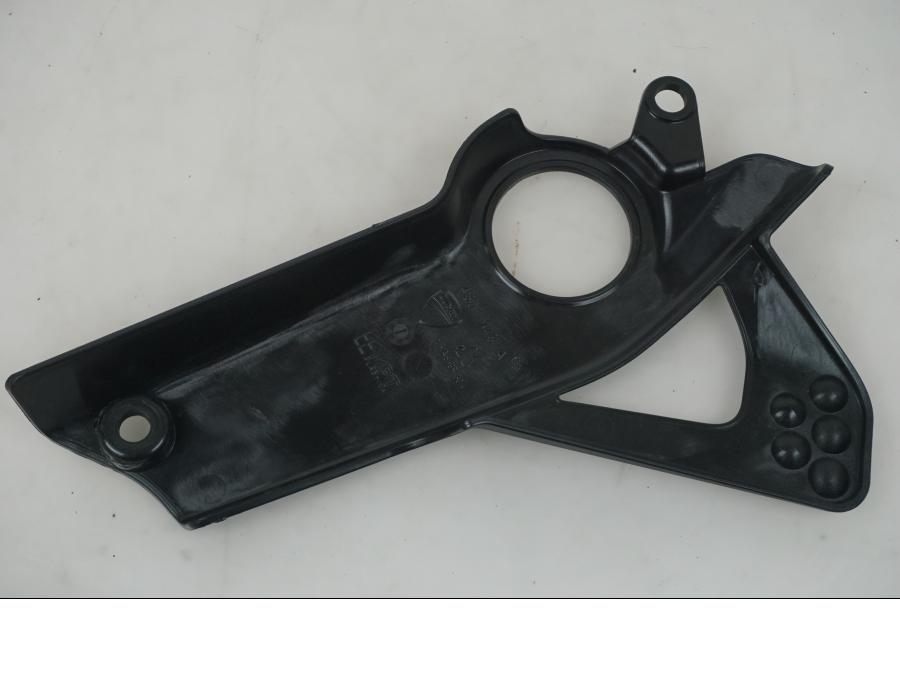 Baksidan på Ramskydd från en Ducati Desert X -2022 motorcykel.