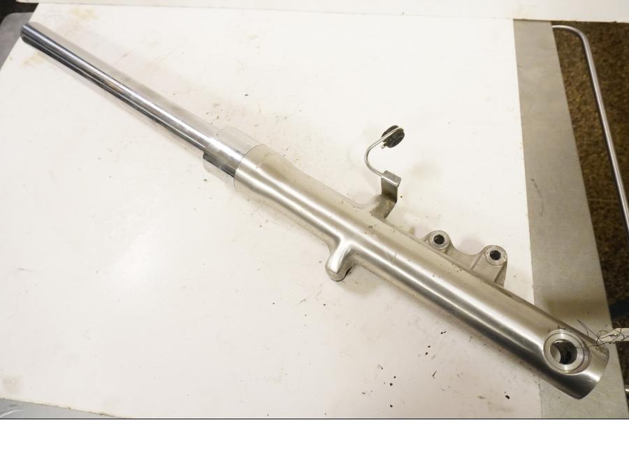 Framsidan på Gaffelben från en Kawasaki VN 1500 -1999 motorcykel.