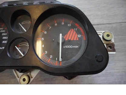 Extrabild1 på Instrumentpanel från en Honda CBR 1000 F -1987 motorcykel.