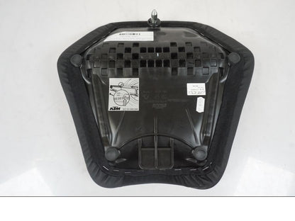 Extrabild1 på Sadel från en KTM 1290 Super Duke R EVO -2023 motorcykel.