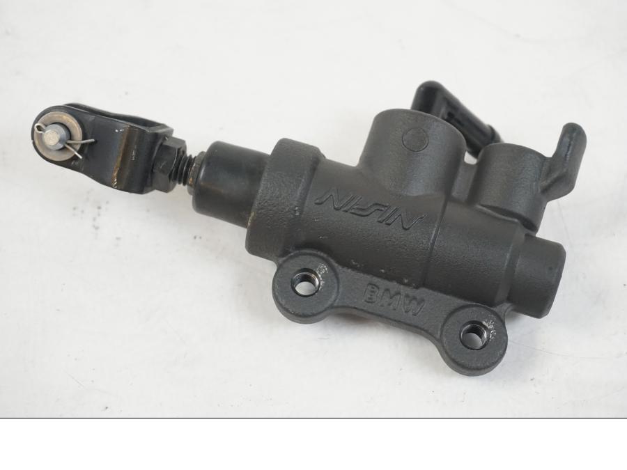 Framsidan på Bromshuvudcylinder från en BMW R 1250 GS -2021 motorcykel.