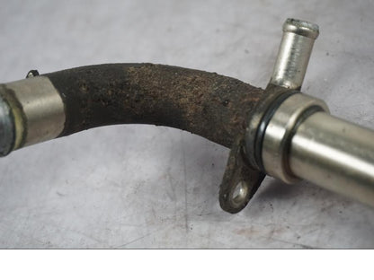 Vänster sida på Vattenrör från en Triumph Tiger Explorer -2016 motorcykel.