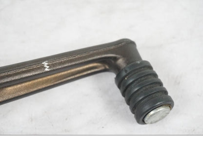 Baksidan på Bromspedal från en KTM 390 Duke -2018 motorcykel.