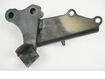 Baksidan på Fotpinnefäste från en Yamaha XT 660 X -2005 motorcykel.