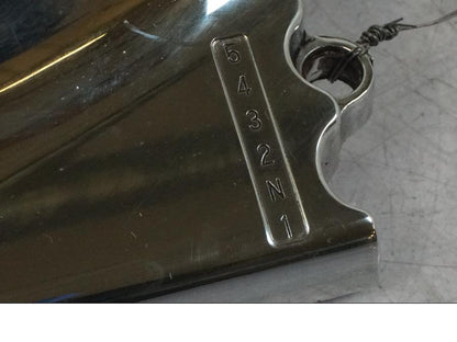 Extrabild1 på Drevkåpa från en Suzuki VZ 800 -2000 motorcykel.