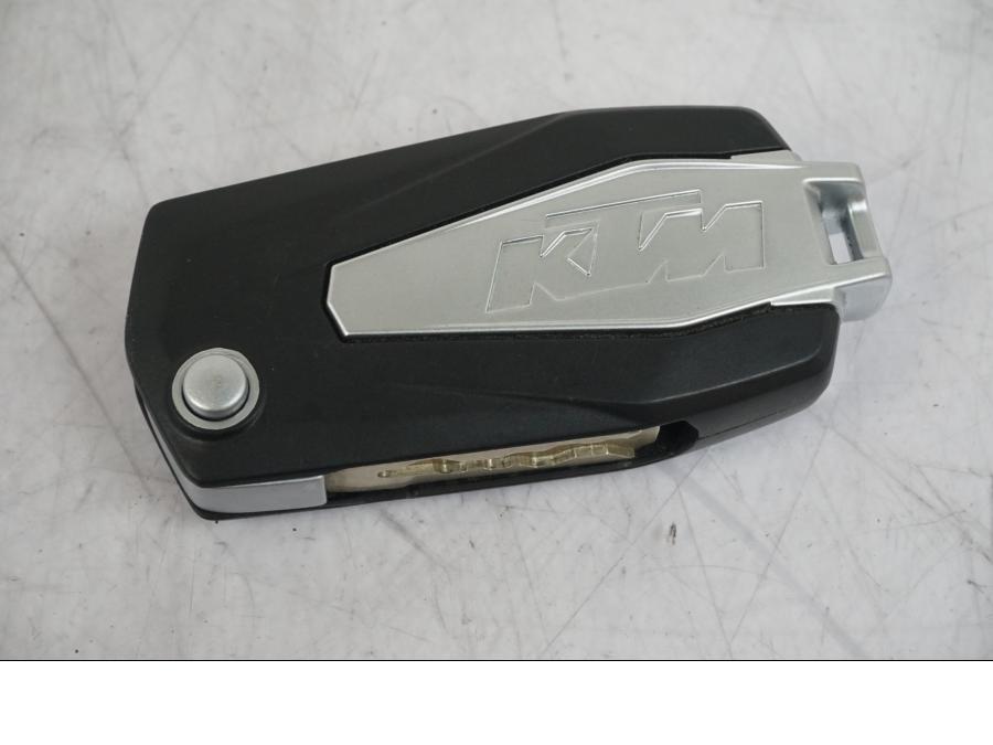 Extrabild1 på Låssats från en KTM 1290 Super Adventure R -2018 motorcykel.