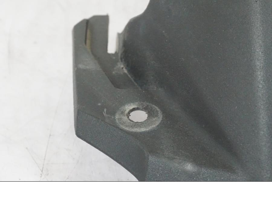 Höger sida på Svingskärm från en Suzuki GSX-S 1000 -2017 motorcykel.