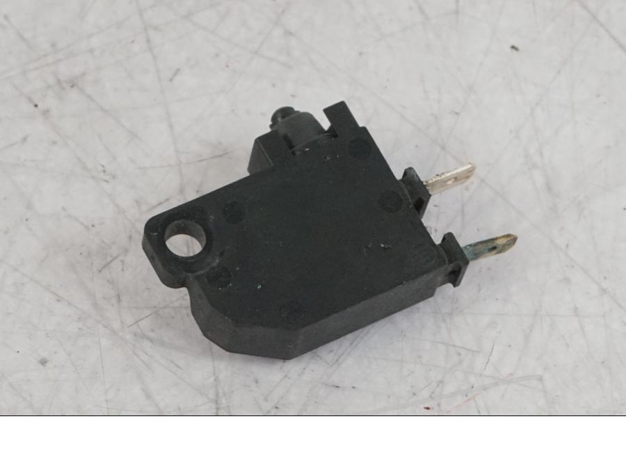 Vänster sida på Bromsljuskontakt från en Yamaha MT-09 SP -2018 motorcykel.