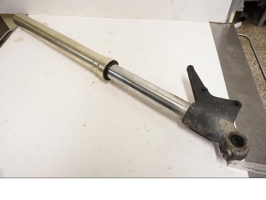 Framsidan på Gaffelben från en Triumph Tiger 800 -2011 motorcykel.