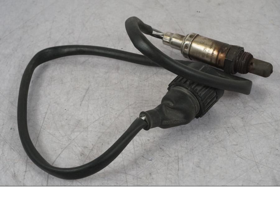 Baksidan på Lambdasond från en BMW R 1100 GS -1998 motorcykel.