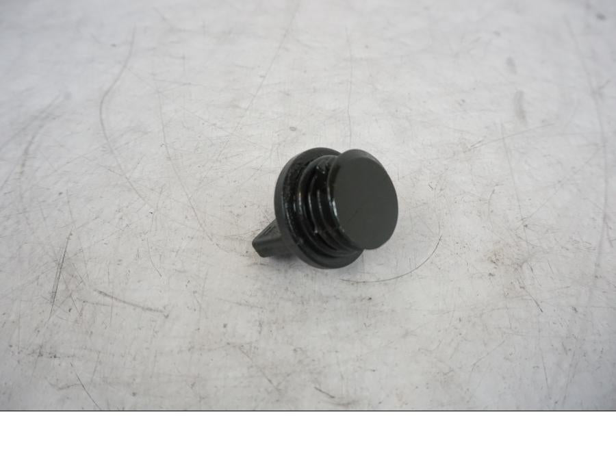 Snett uppifrån på Oljelock från en KTM 1290 Super Duke R -2021 motorcykel.