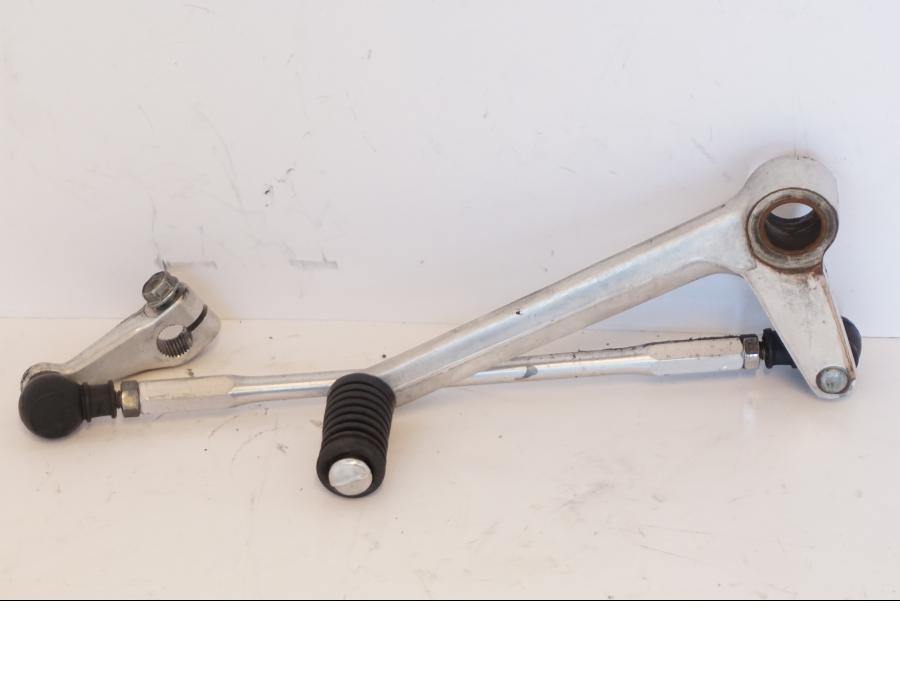 Framsidan på Växelpedal från en Honda CBR 900 RR -2001 motorcykel.