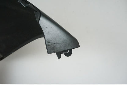 Snett nerifrån på Magkåpa från en Suzuki GSX-R 750 -2011 motorcykel.