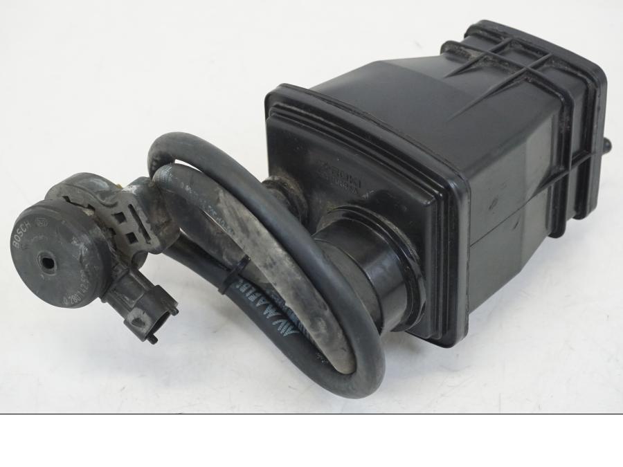 Framsidan på Fuel Evap System från en Ducati Streetfighter V4 -2020 motorcykel.