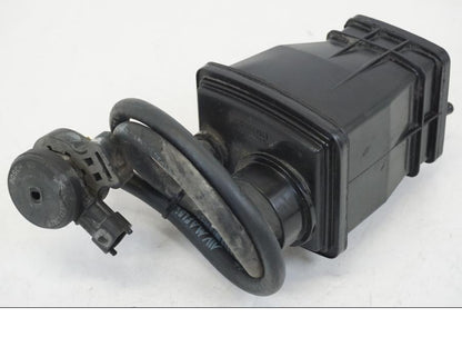 Framsidan på Fuel Evap System från en Ducati Streetfighter V4 -2020 motorcykel.