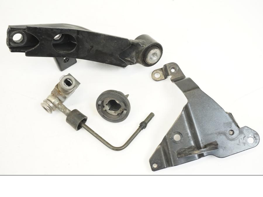 Snett nerifrån på Skruv / Mutter etc från en BMW K 1200 LT -2004 motorcykel.