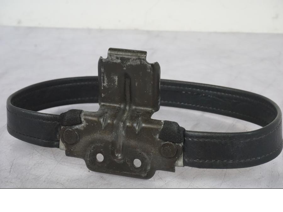 Höger sida på Sadelfäste från en Suzuki VL 800 -2002 motorcykel.