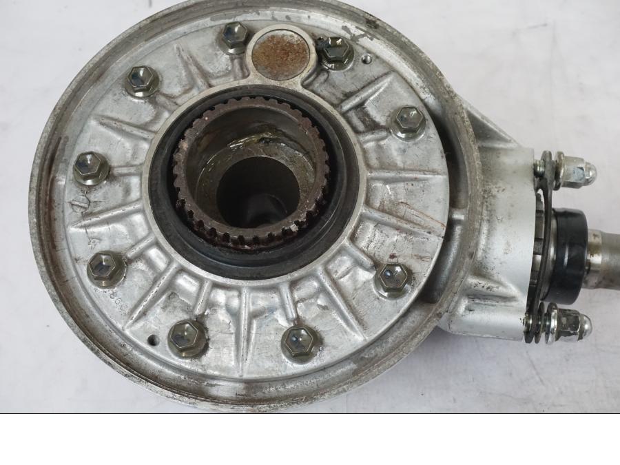 Snett nerifrån på Slutväxel från en Suzuki VL 800 -2002 motorcykel.