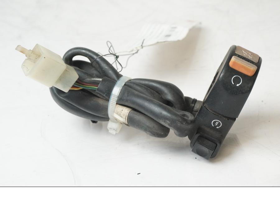 Framsidan på Styrelreglage från en Honda XL 600 V -1997 motorcykel.