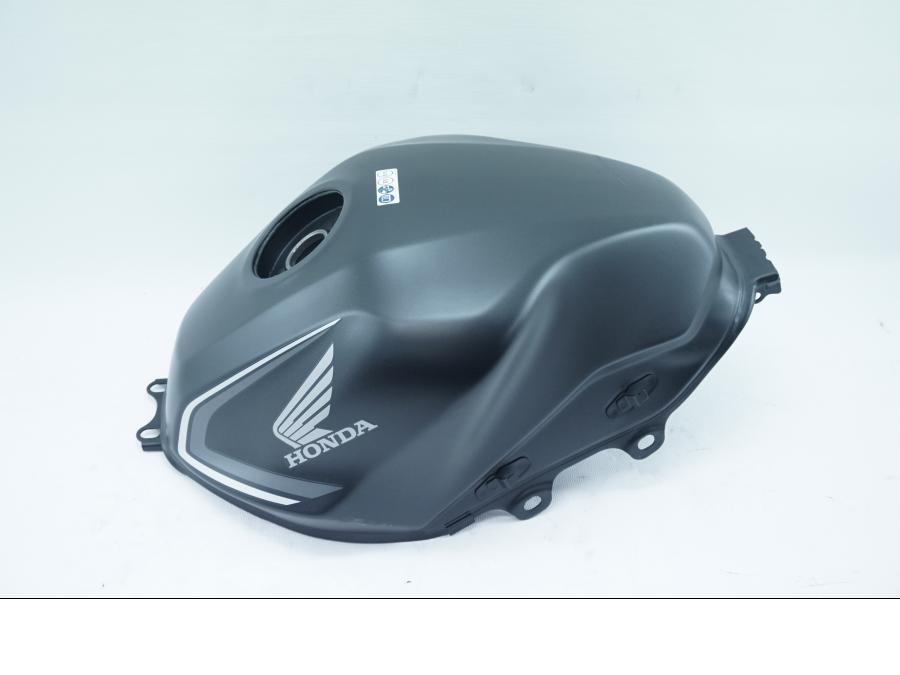 Baksidan på Bensintank från en Honda CB 500 F -2019 motorcykel.