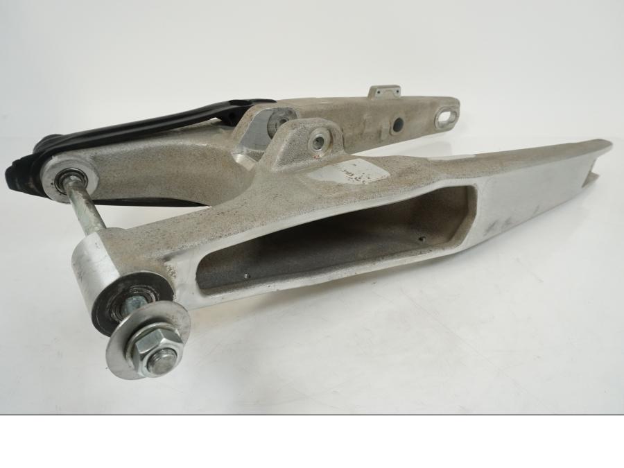 Vänster sida på Sving från en AJP PR7 -2021 motorcykel.