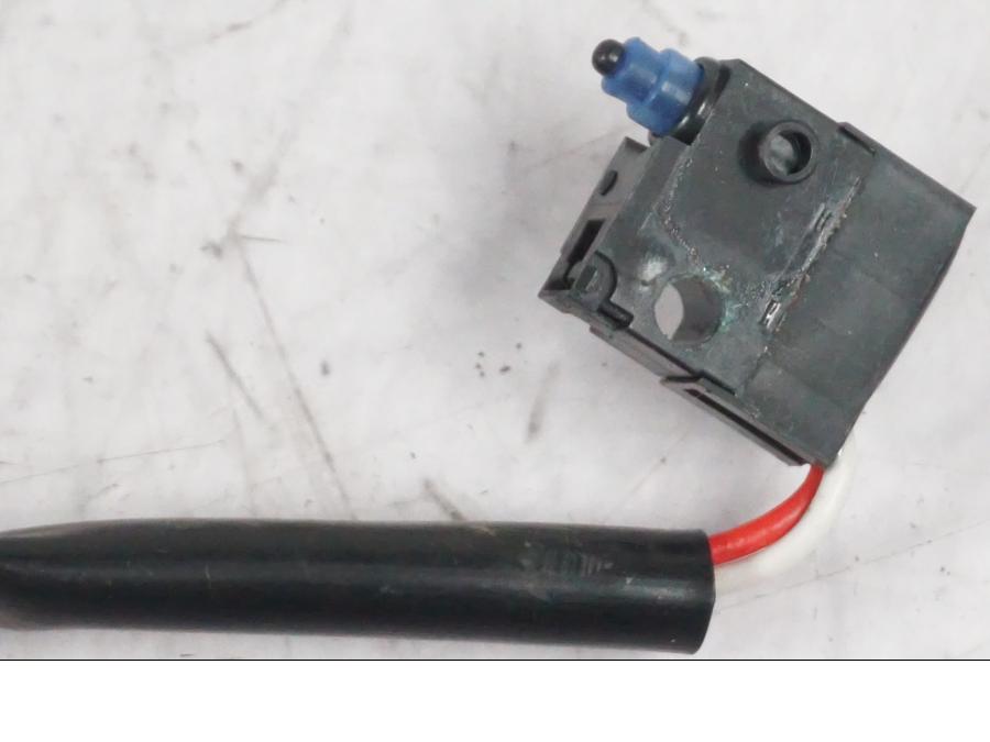 Baksidan på Bromsljuskontakt från en Ducati Multistrada V4 -2024 motorcykel.