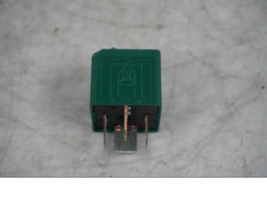 Baksidan på Startrelä från en BMW S 1000 XR -2019 motorcykel.