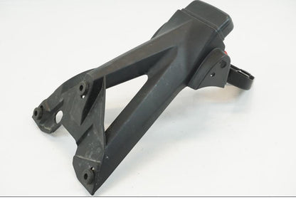 Baksidan på Skylthållare från en BMW S 1000 RR -2010 motorcykel.