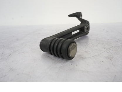 Höger sida på Bromspedal från en KTM 125 Duke -2017 motorcykel.