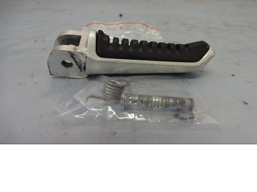 Framsidan på Fotpinne från en Ducati ST2 -2001 motorcykel.