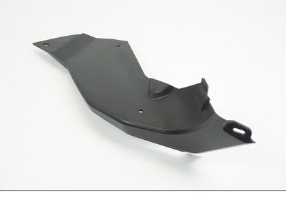 Baksidan på Bensintankskåpa från en Triumph Tiger 1200 -2018 motorcykel.